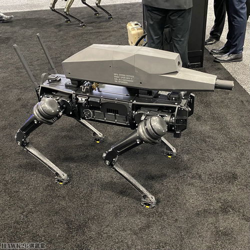 美國陸軍協會年會現場 眾多廠商帶來的新產品 從班組車輛到機器狗